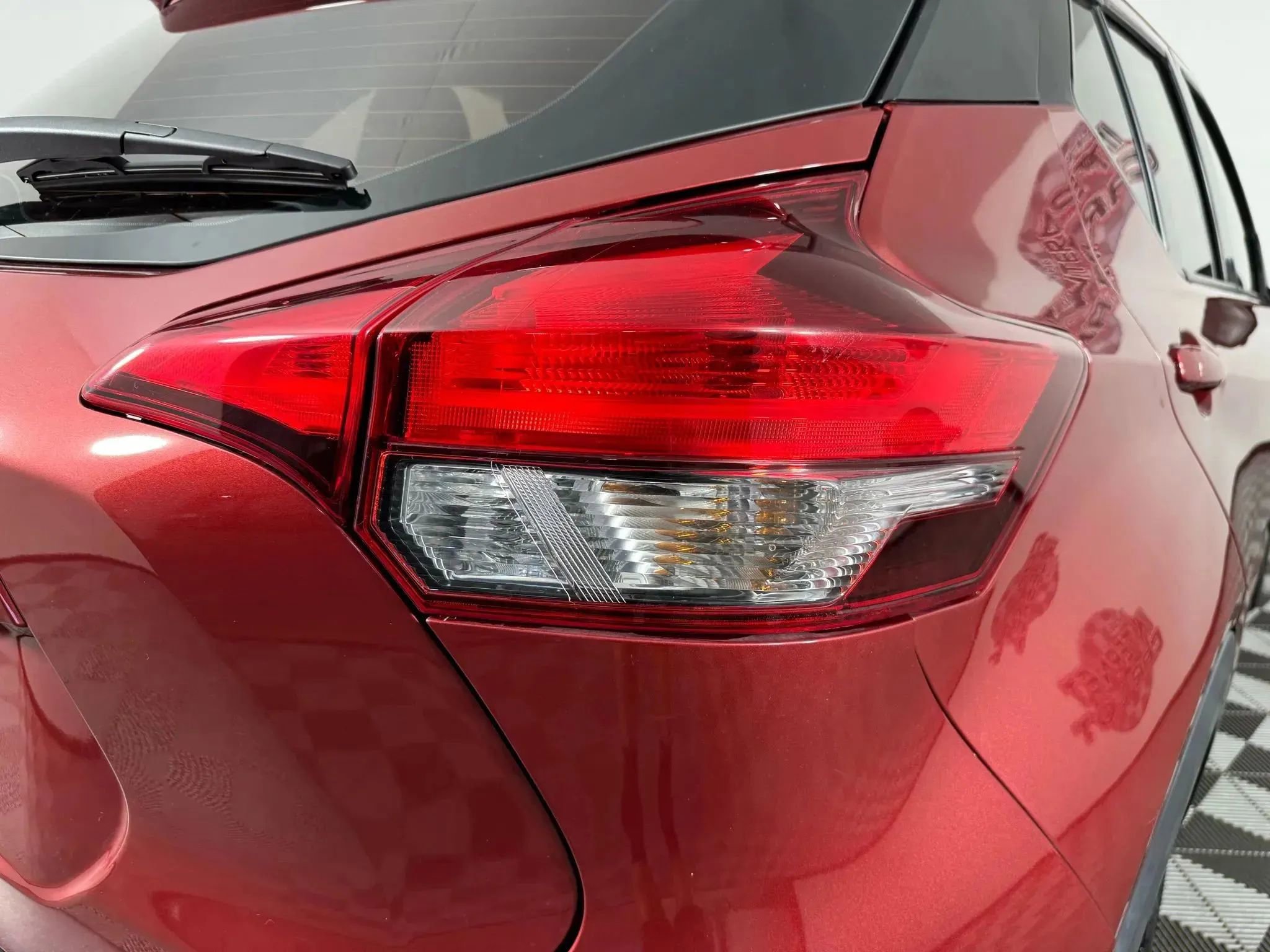 Used 2020 Nissan Kicks SR image 27