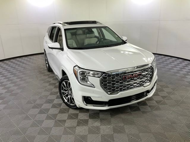 Used 2024 GMC Terrain Denali w/ Denali Premium Package image 45