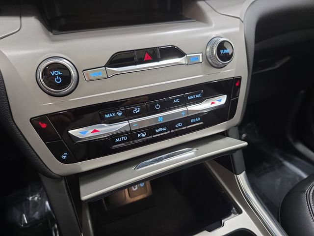 Used 2023 Ford Explorer XLT w/ Equipment Group 202A image 24