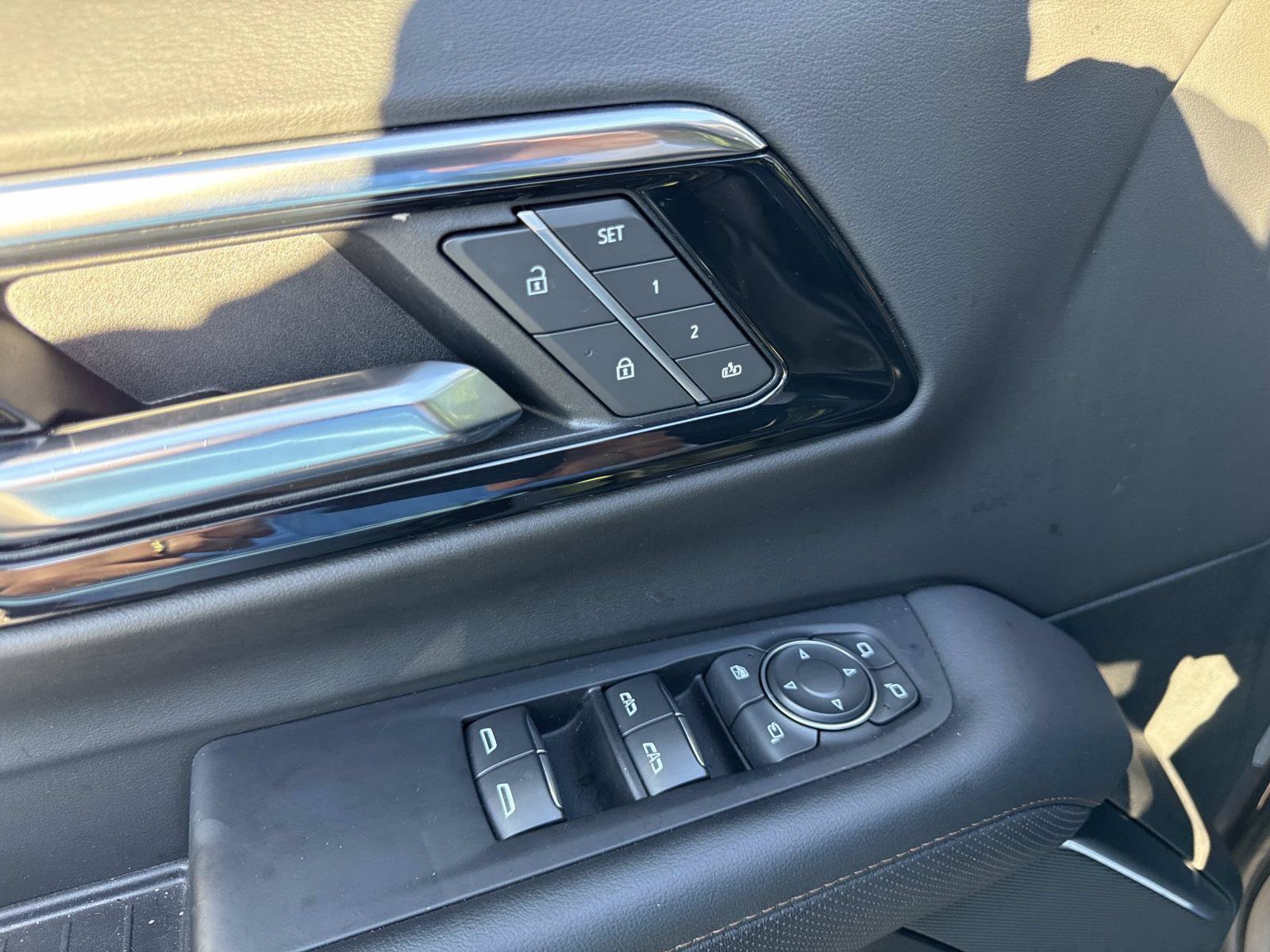Used 2025 Chevrolet Tahoe High Country AWD/4WD image 19