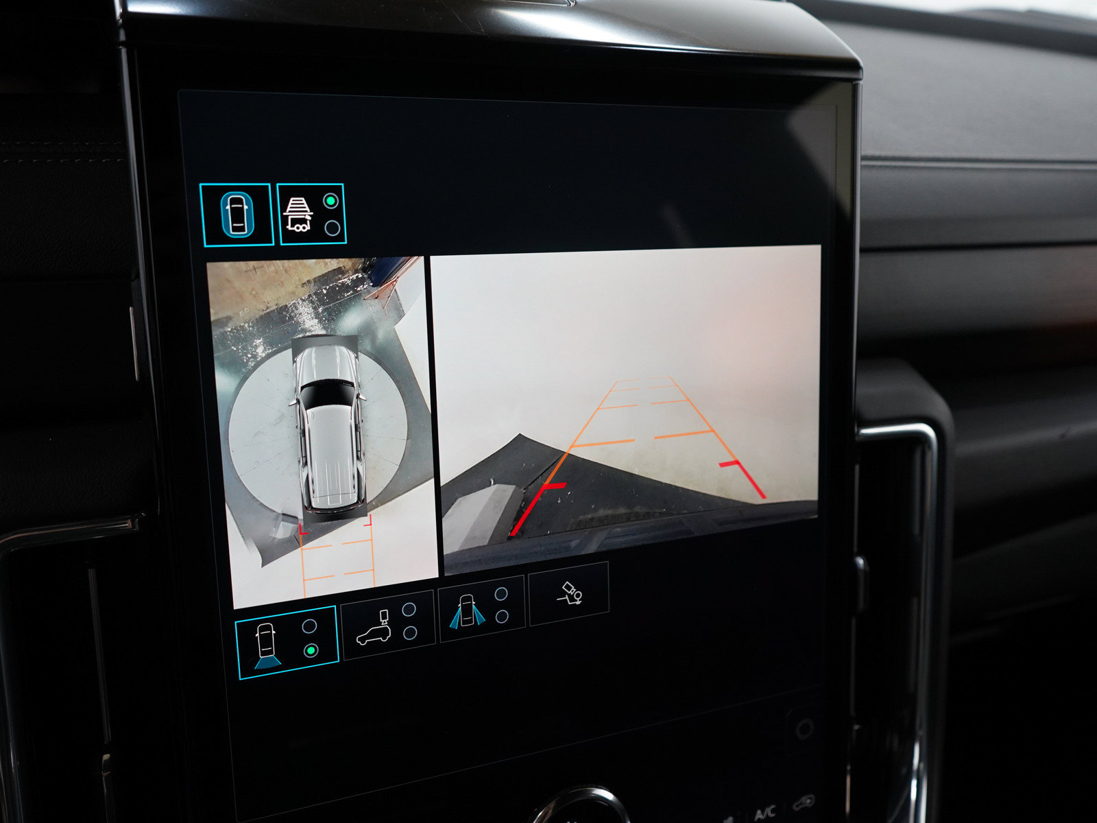 Used 2025 GMC Yukon Denali AWD/4WD image 22