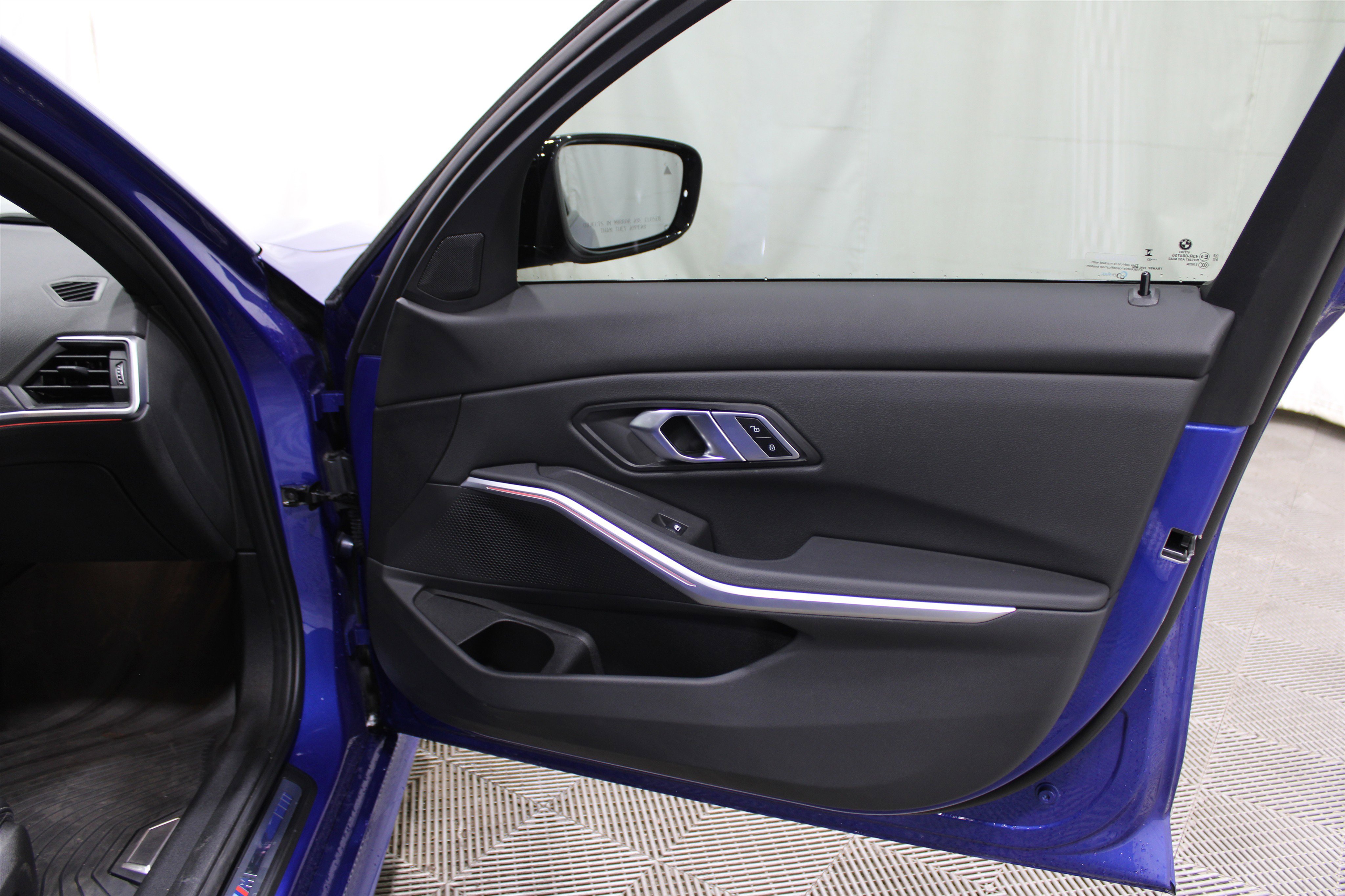 Used 2023 BMW 330i Sedan w/ M Sport Package image 30