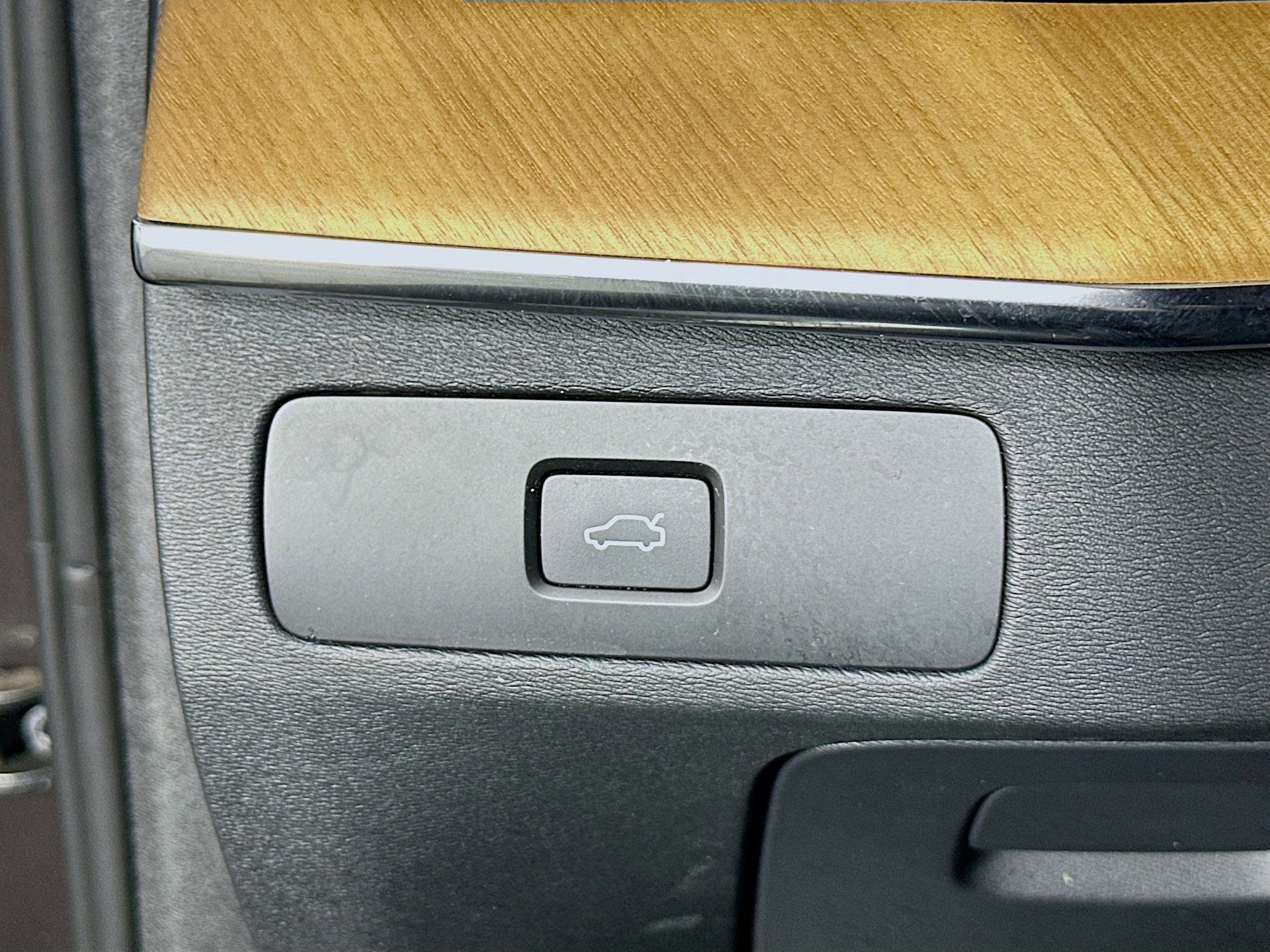 Used 2024 Volvo XC90 B6 Plus image 16