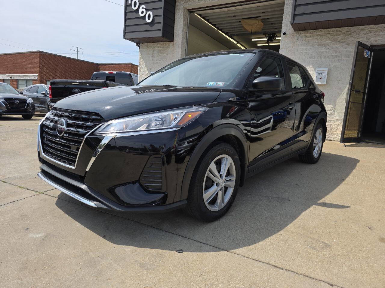 Used 2021 Nissan Kicks S image 3
