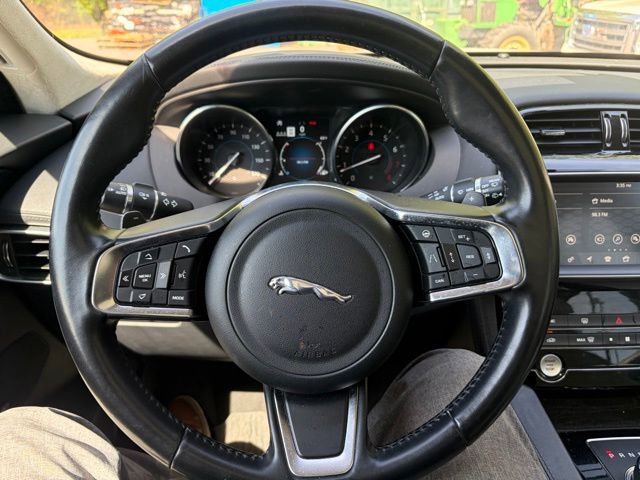 Used 2019 Jaguar F-PACE Prestige AWD/4WD image 33