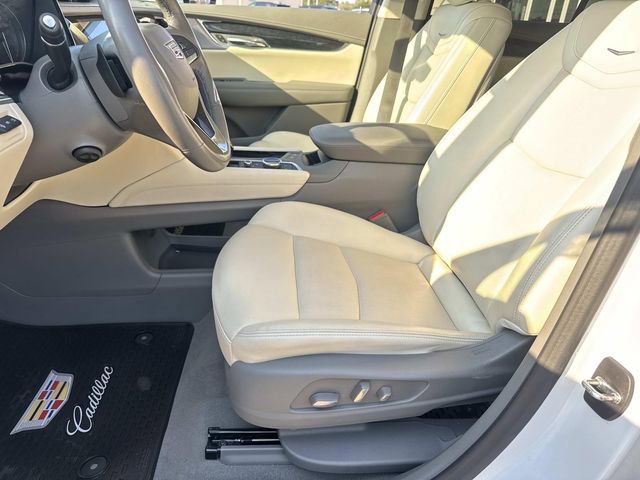 Used 2023 Cadillac XT6 Premium Luxury w/ Technology Package FWD image 18