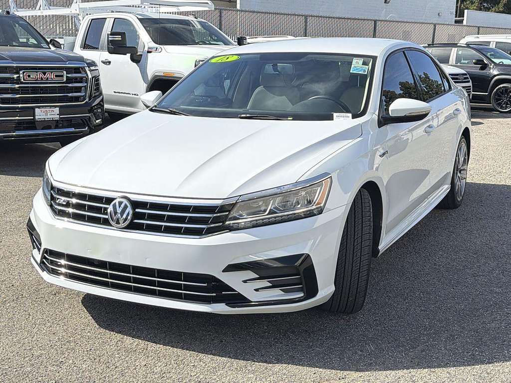 Used 2018 Volkswagen Passat 2.0T R-Line w/ R-Line Lighting Package FWD image 3