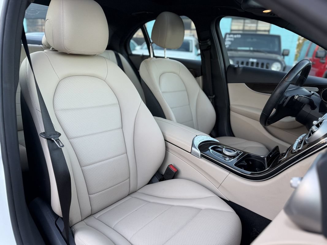 Used 2018 Mercedes-Benz C 300 4MATIC Sedan image 9