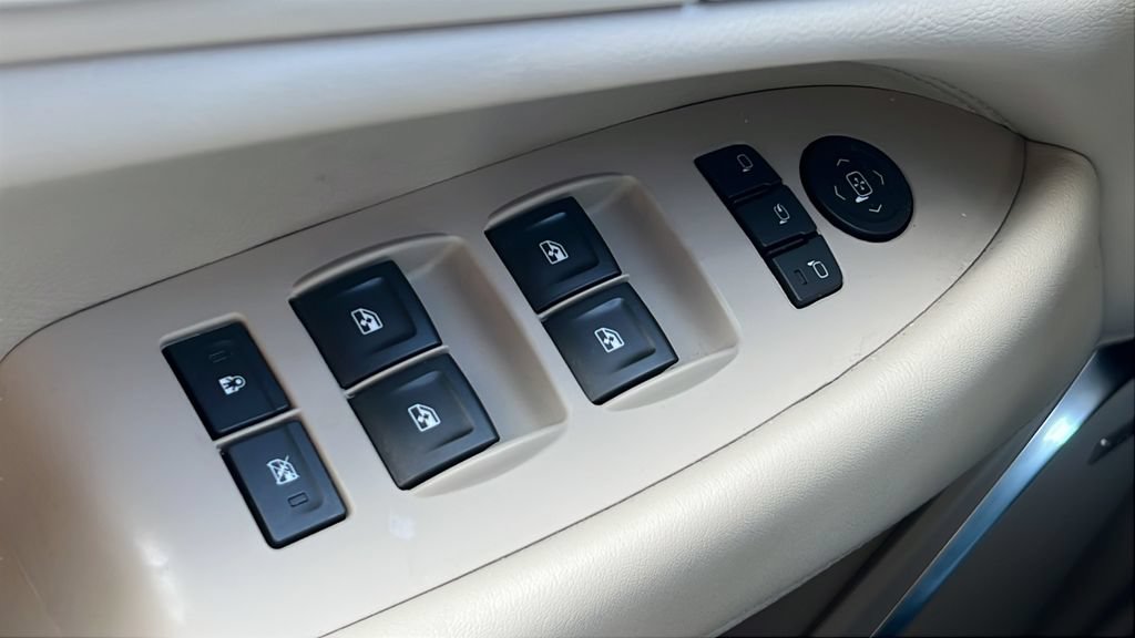 Used 2019 Cadillac Escalade Luxury w/ LPO, Radiant Package RWD image 20