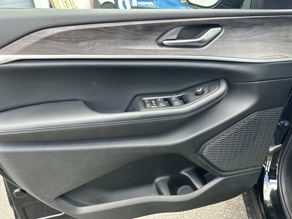 New 2026 Jeep Grand Cherokee Altitude AWD/4WD image 21