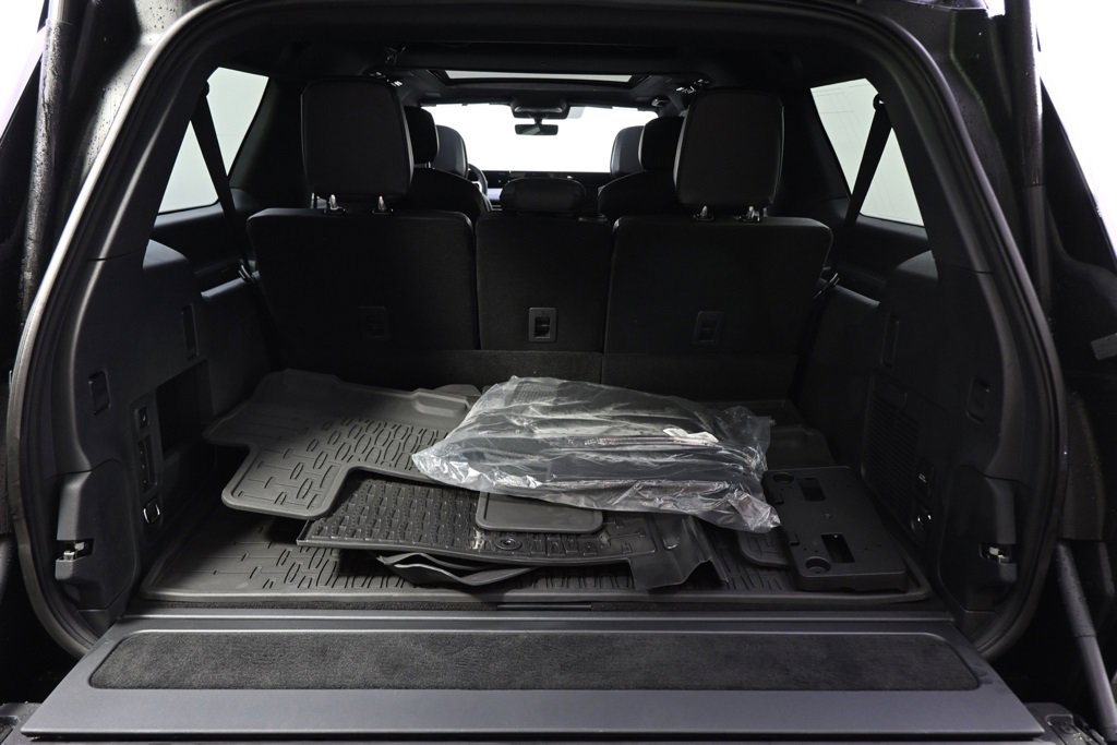 New 2026 Lincoln Navigator L Reserve w/ Jet Appearance Package image 19