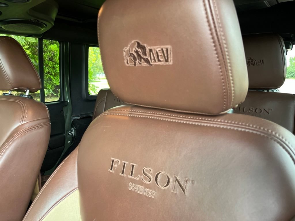 Used 2014 Jeep Wrangler Unlimited Rubicon w/ Connectivity Group AWD/4WD image 8