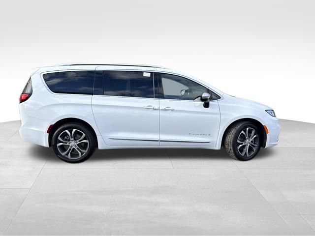 New 2026 Chrysler Pacifica Pinnacle AWD/4WD image 8