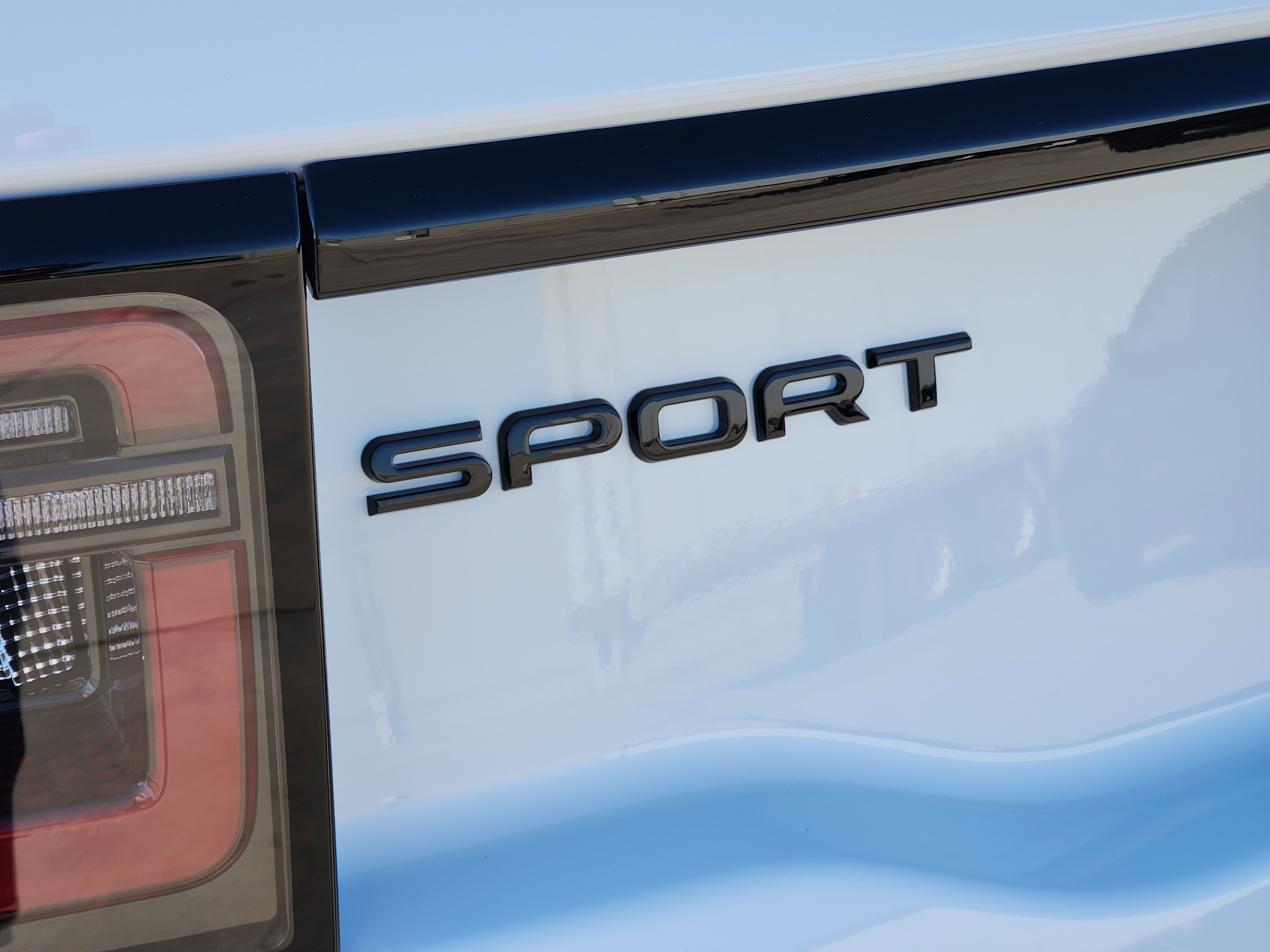 New 2025 Land Rover Discovery Sport Dynamic SE image 12