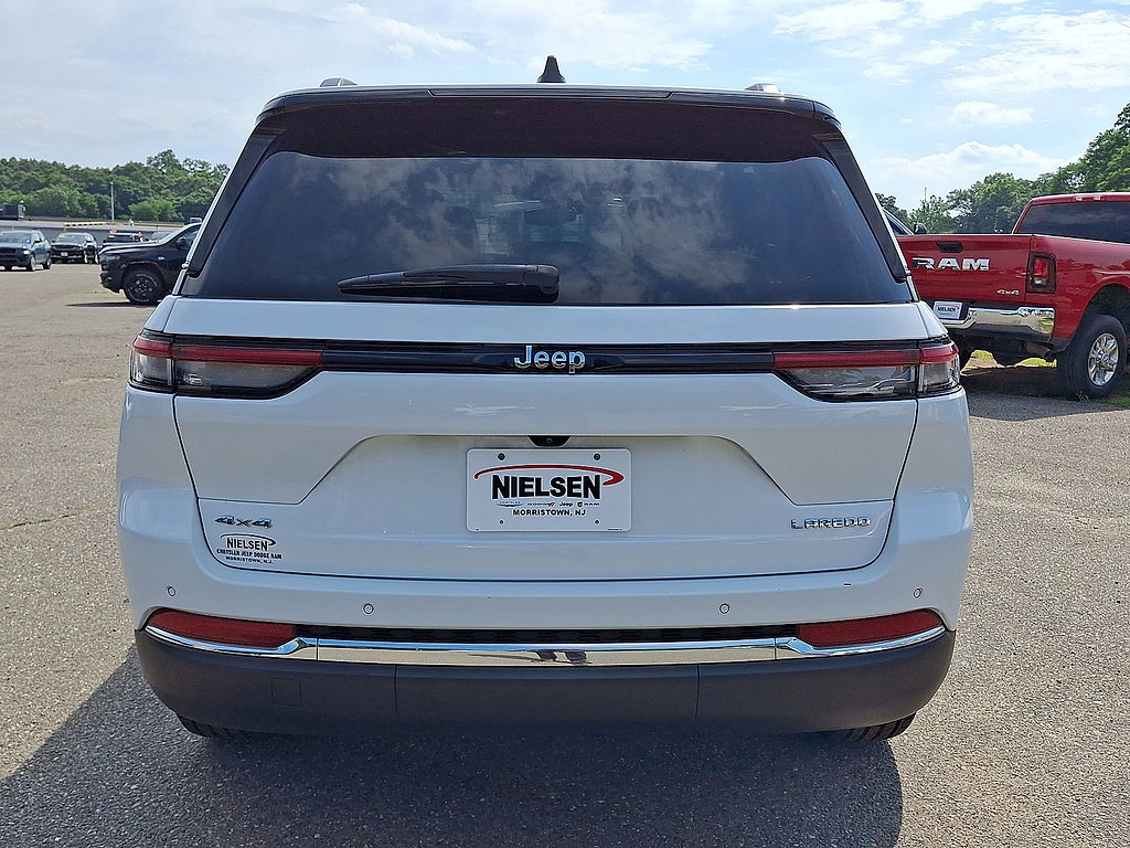 Used 2023 Jeep Grand Cherokee Laredo w/ Luxury Tech Group I AWD/4WD image 29