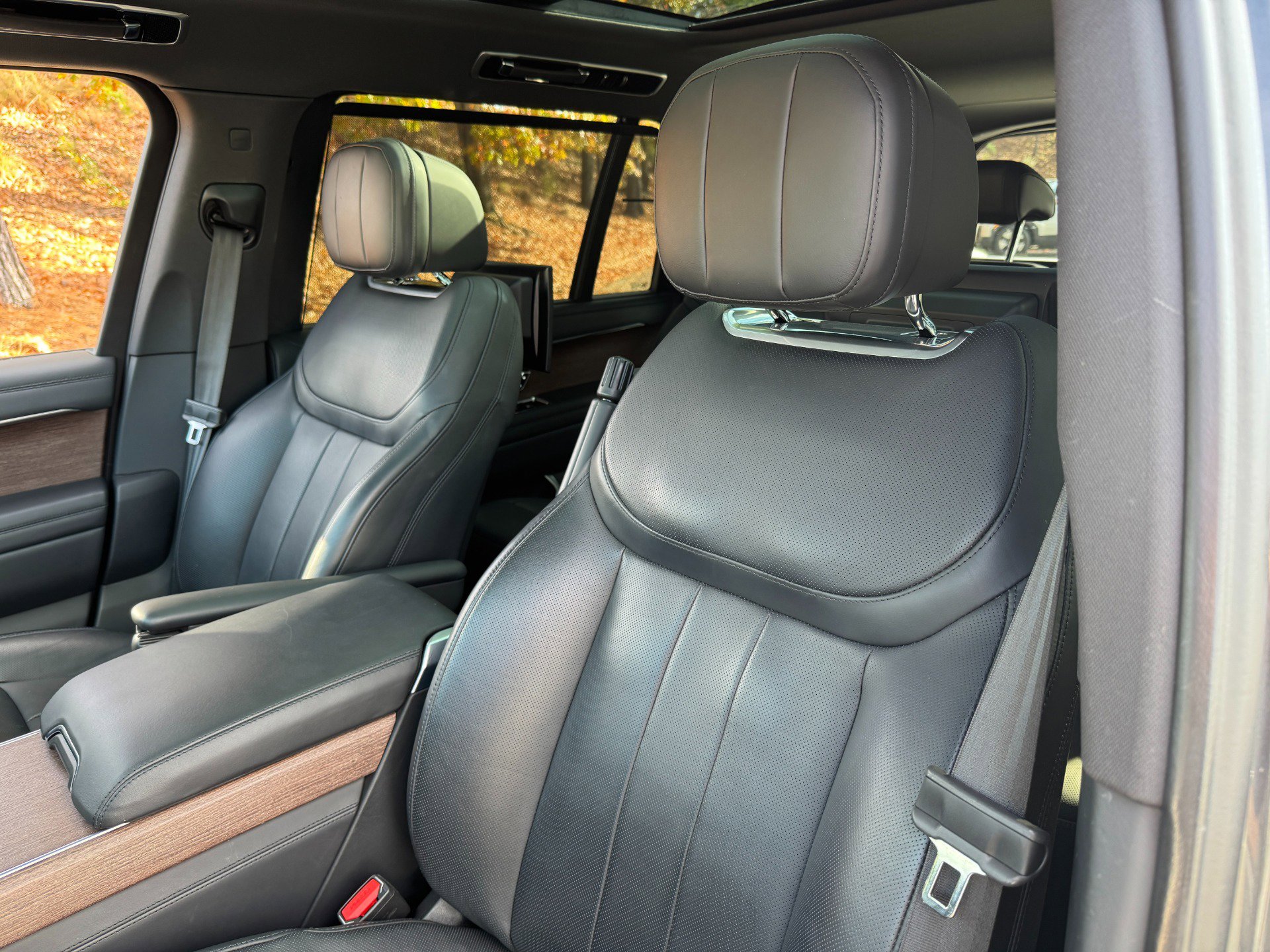 Used 2024 Land Rover Range Rover Long Wheelbase SE image 23