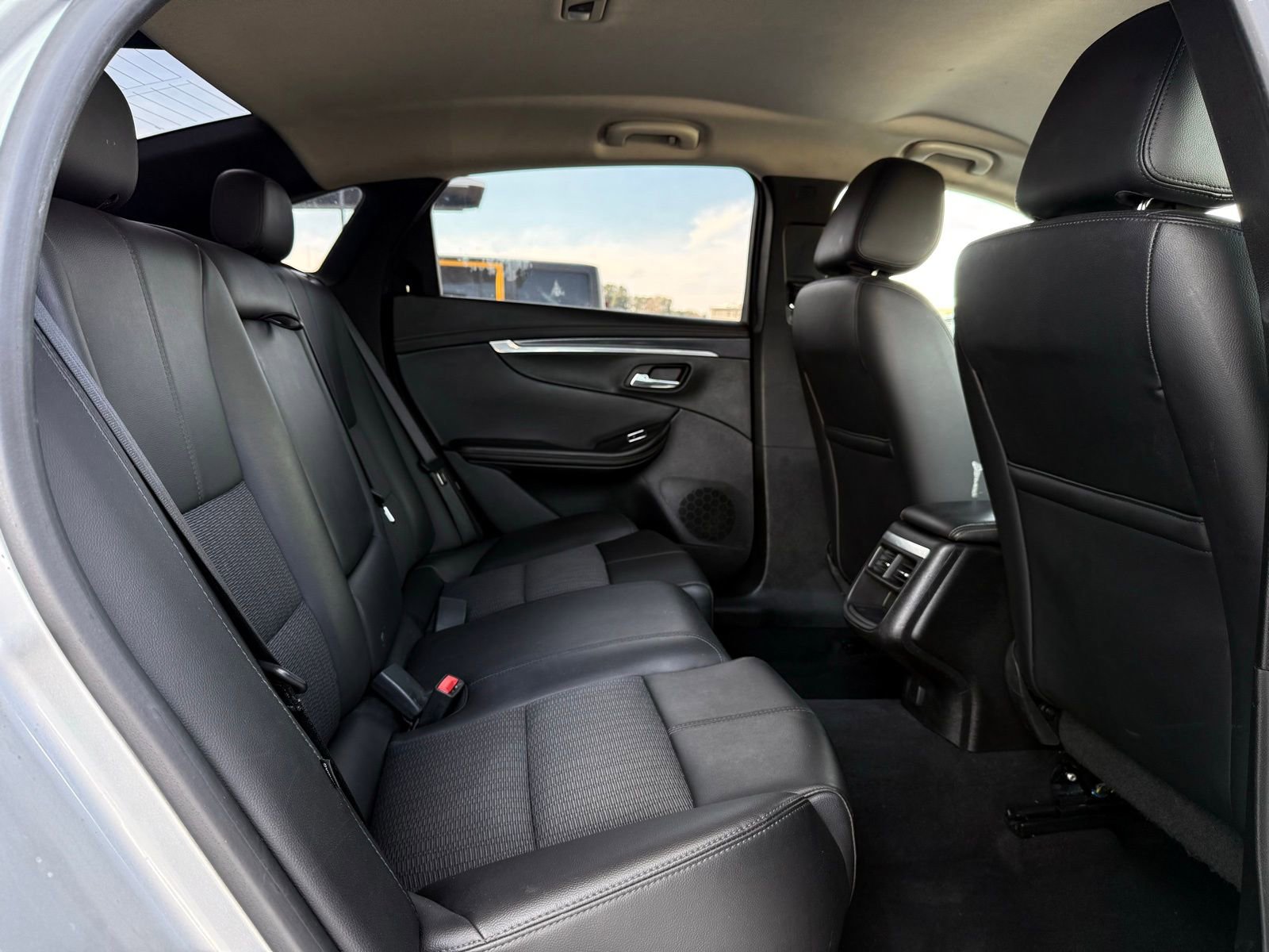 Used 2017 Chevrolet Impala LT image 24