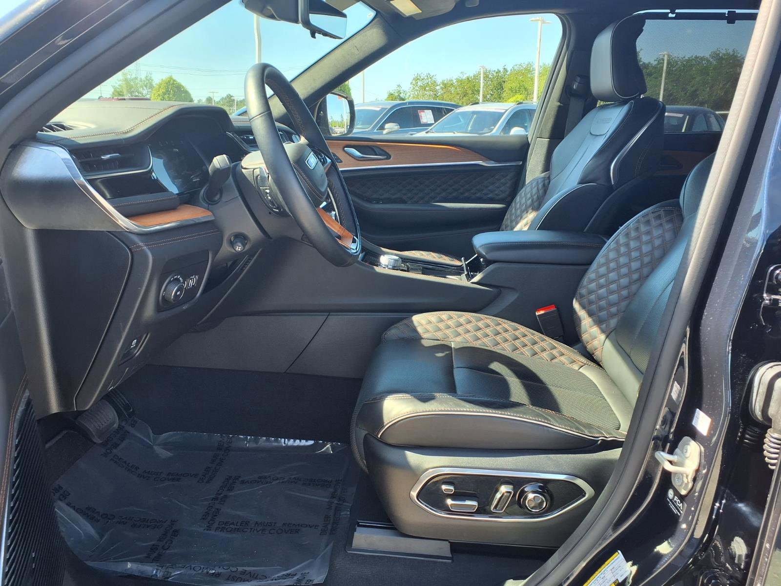 Used 2024 Jeep Grand Cherokee Summit image 9