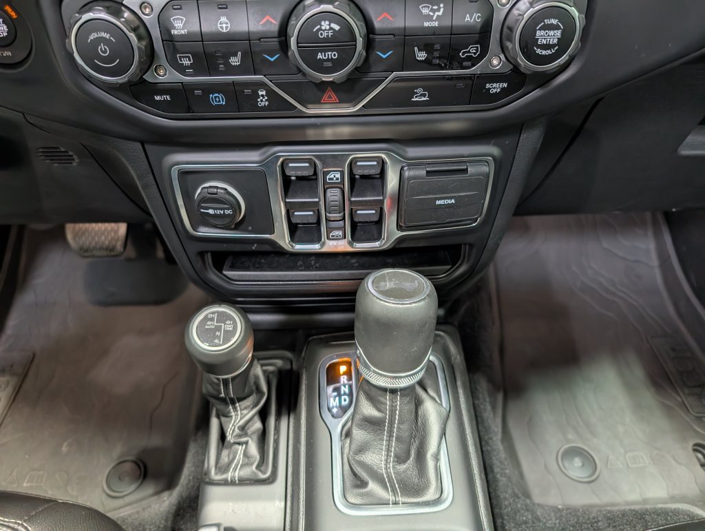 Used 2023 Jeep Wrangler Unlimited Sahara w/ Cold Weather Group AWD/4WD image 22