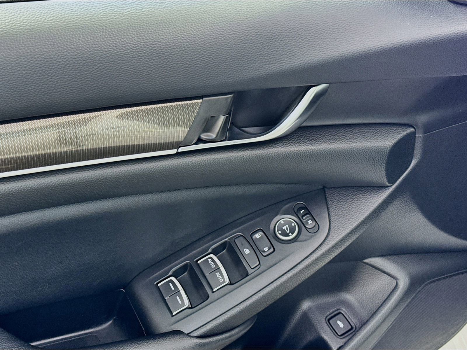 Used 2022 Honda Accord Sport image 12