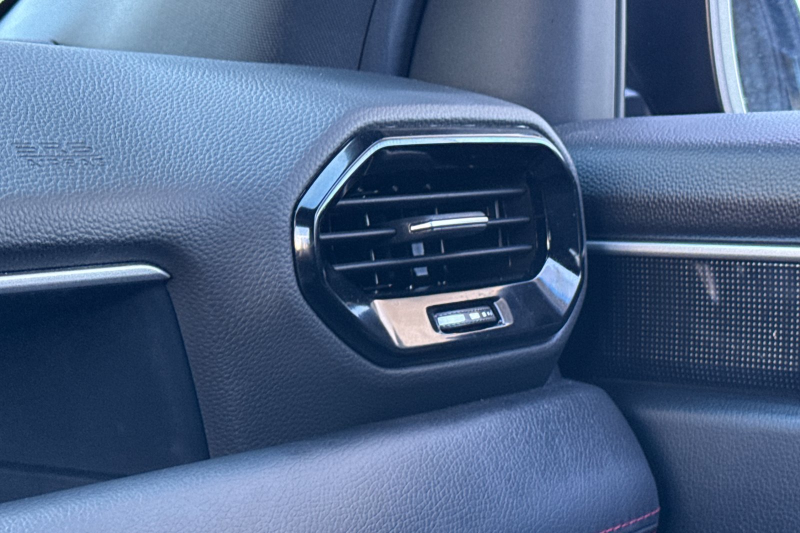 Used 2025 Honda Pilot Black Edition image 29