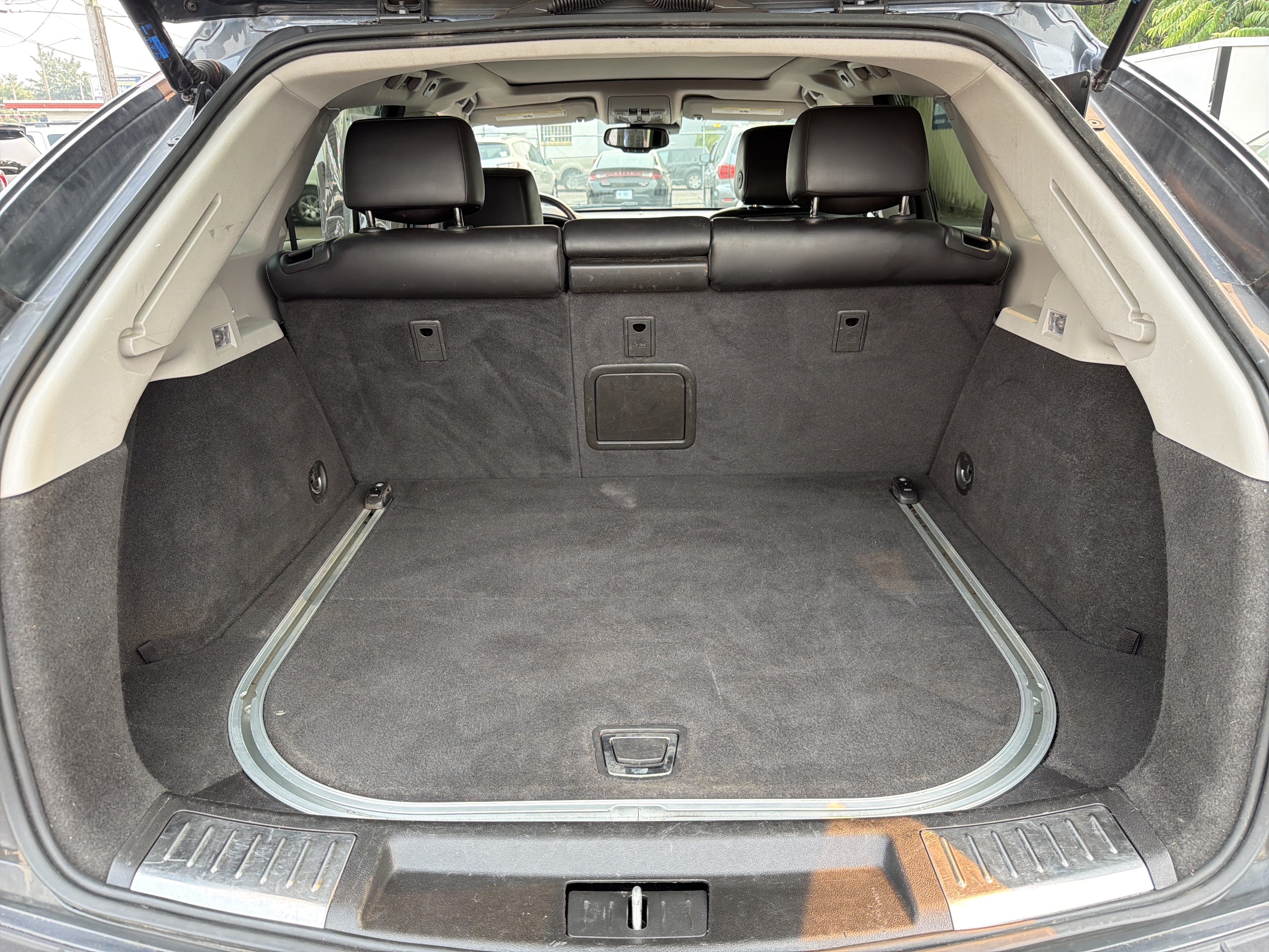 Used 2013 Cadillac SRX Luxury AWD/4WD image 4