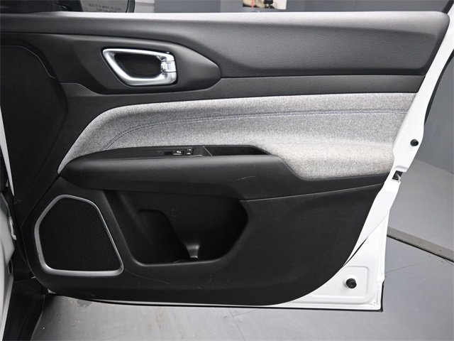 Used 2024 Jeep Compass Latitude image 27