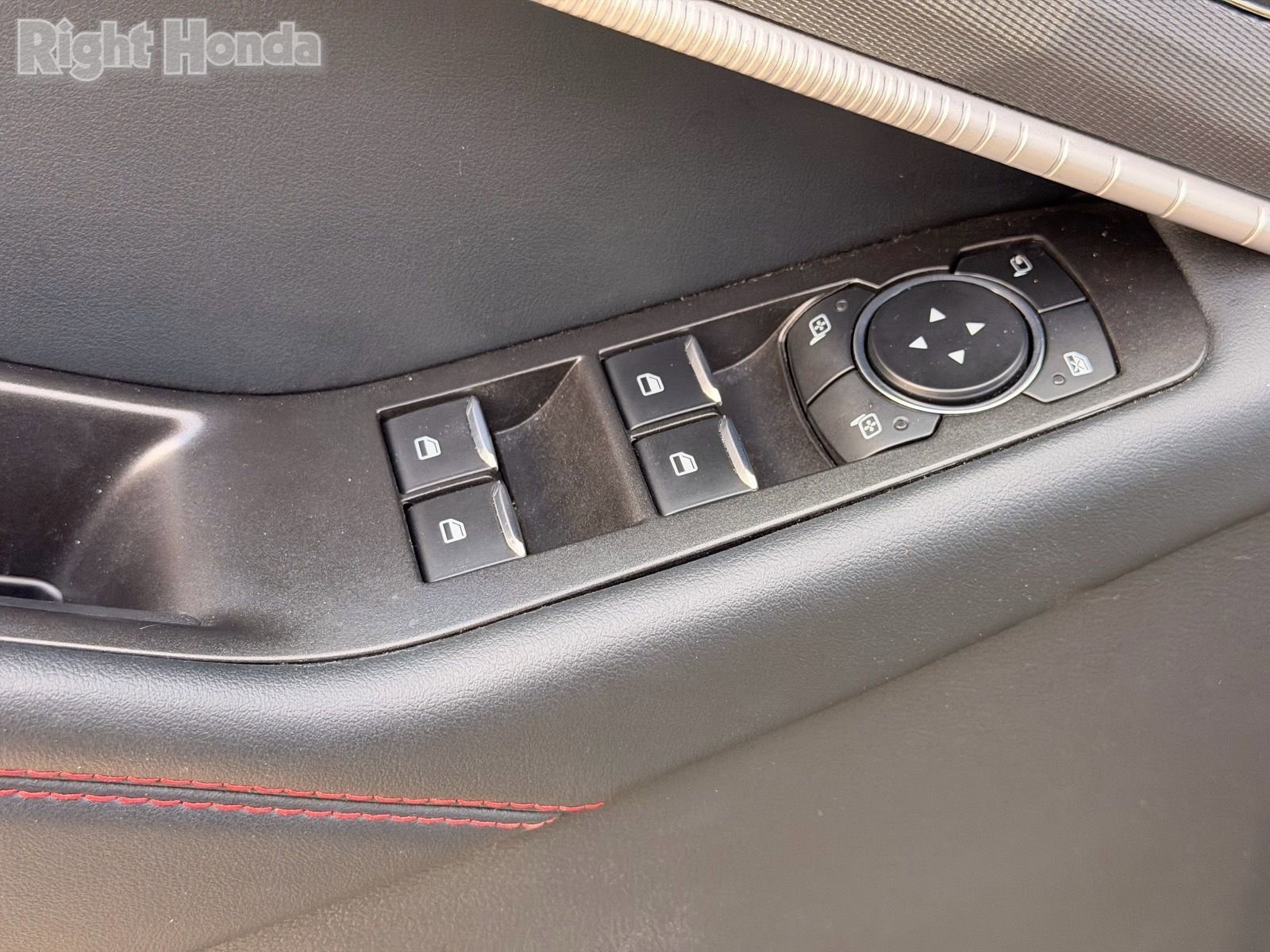 Used 2025 Ford Explorer ST-Line w/ Premium Package image 7