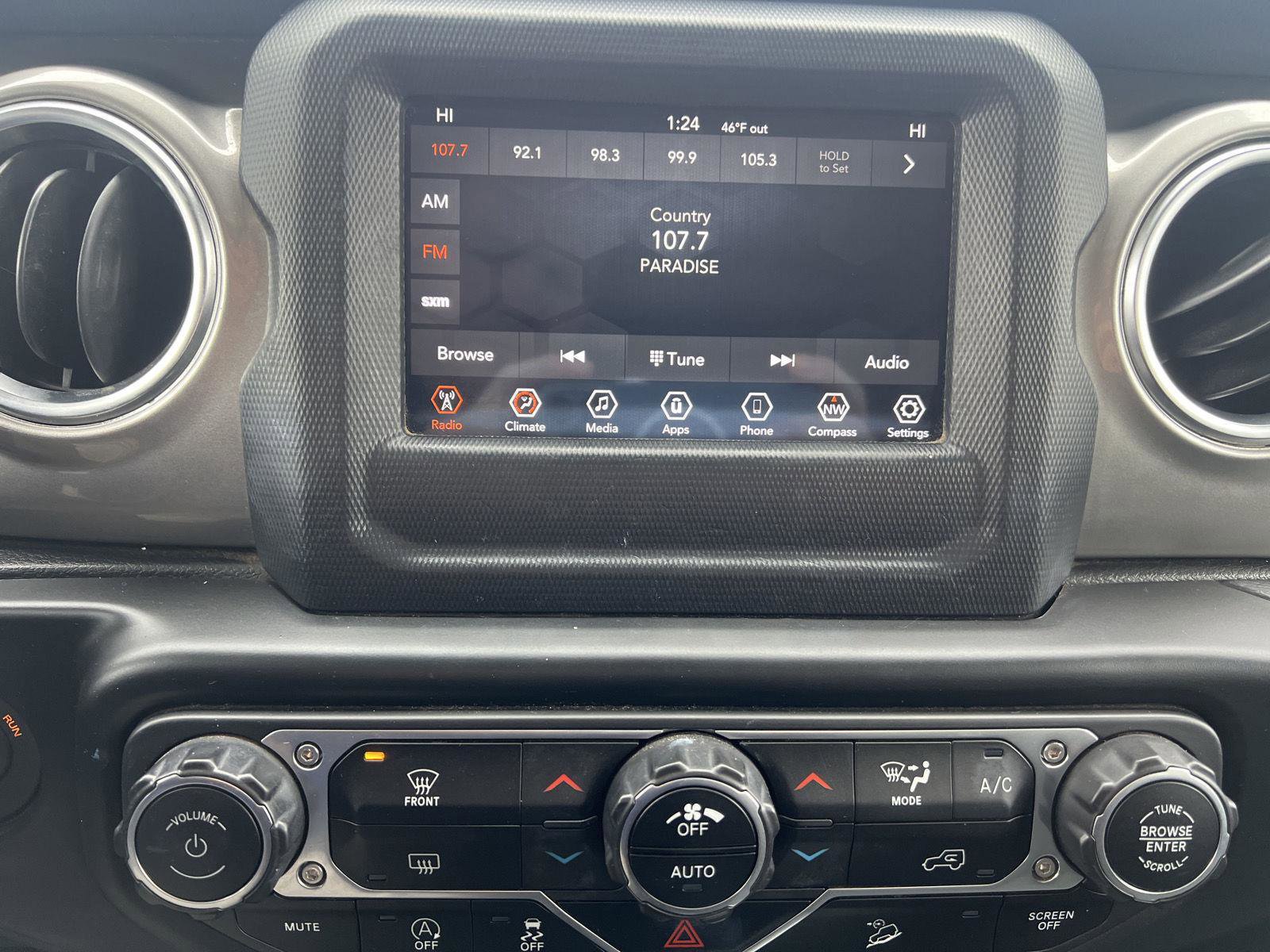 Used 2020 Jeep Wrangler Unlimited Sahara image 13