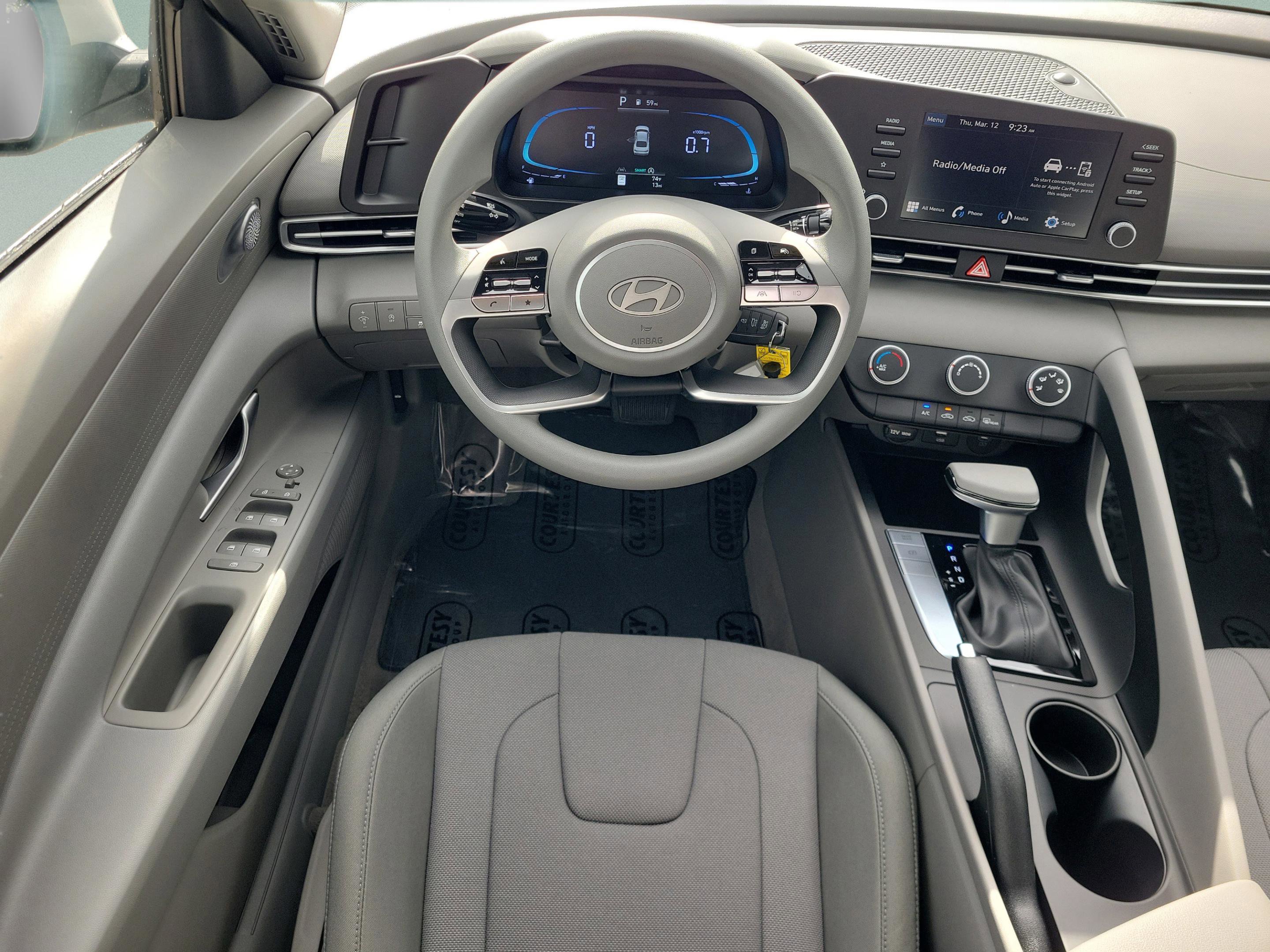 New 2026 Hyundai Elantra SE FWD image 13