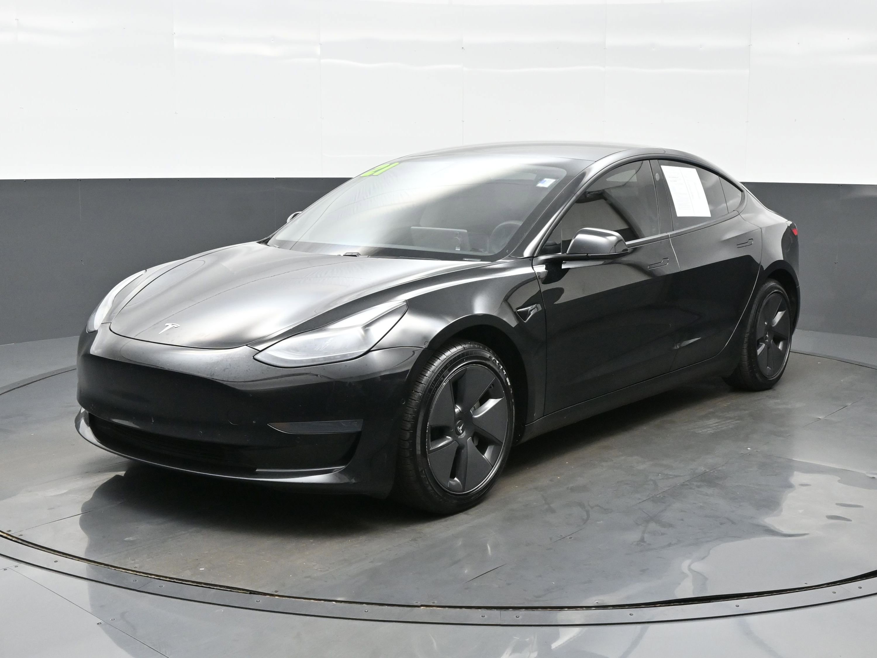 Used 2021 Tesla Model 3 Standard Range Plus image 2