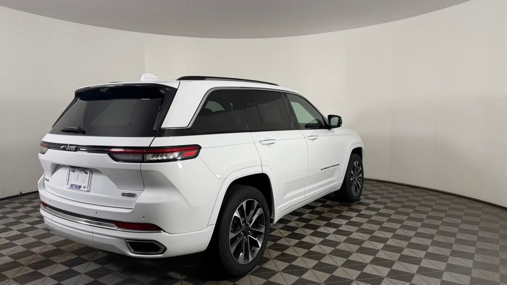 Used 2022 Jeep Grand Cherokee Overland w/ Luxury Tech Group IV AWD/4WD image 8