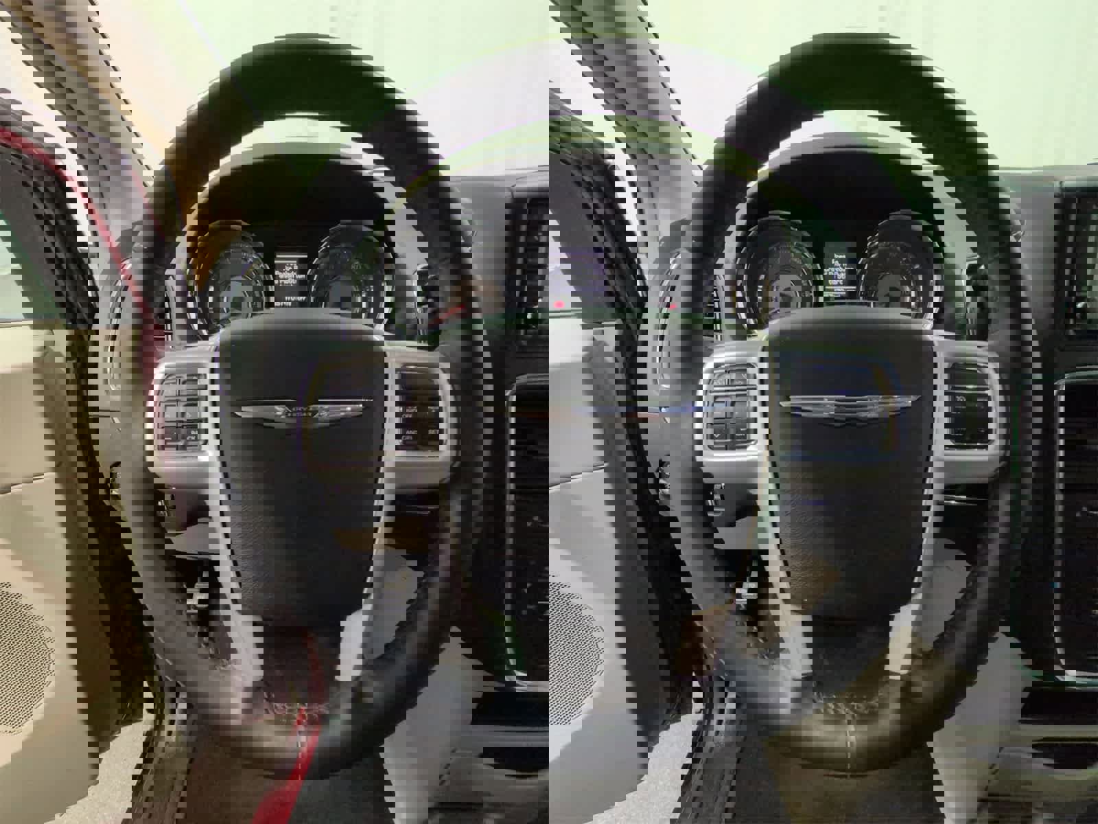 Used 2015 Chrysler Town & Country Touring-L w/ Driver Convenience Group image 23