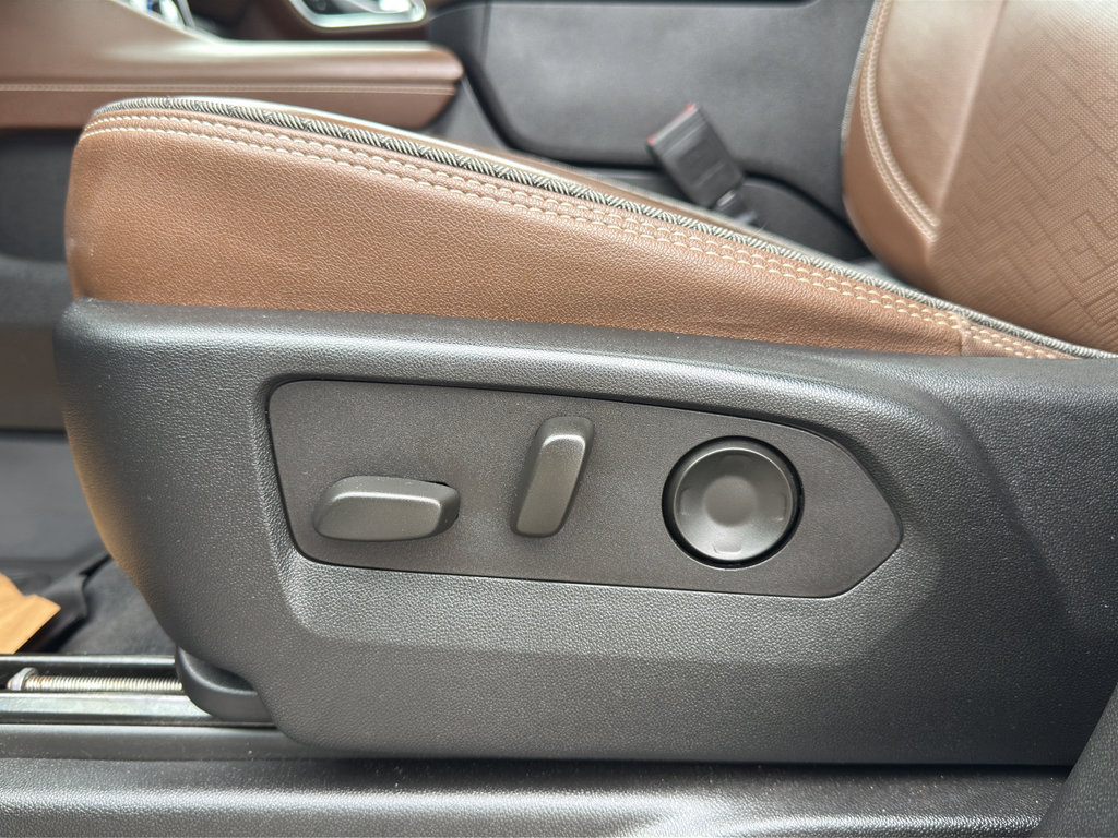 Used 2023 Chevrolet Suburban High Country AWD/4WD image 19