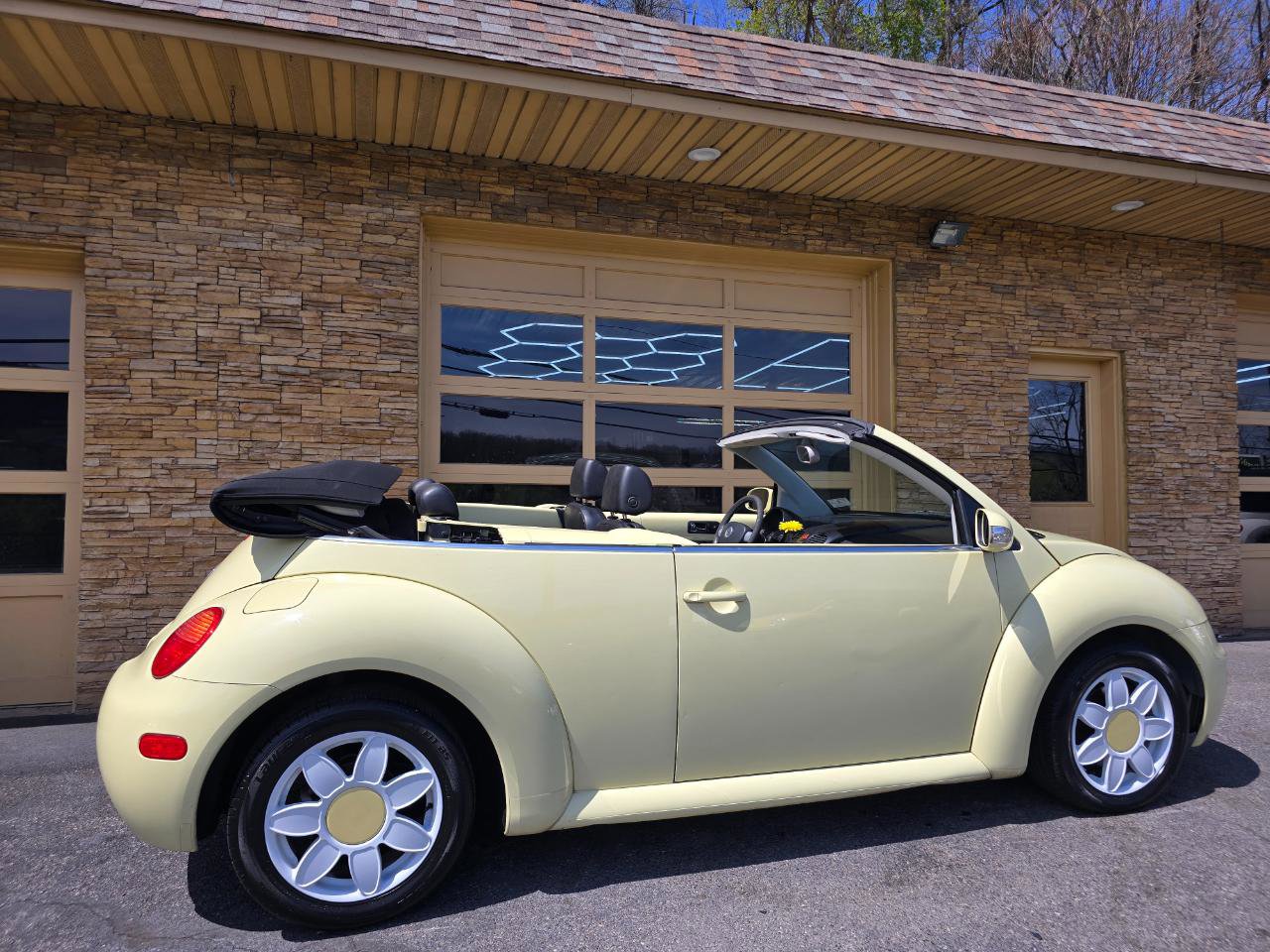 Used 2004 Volkswagen Beetle GLS image 9