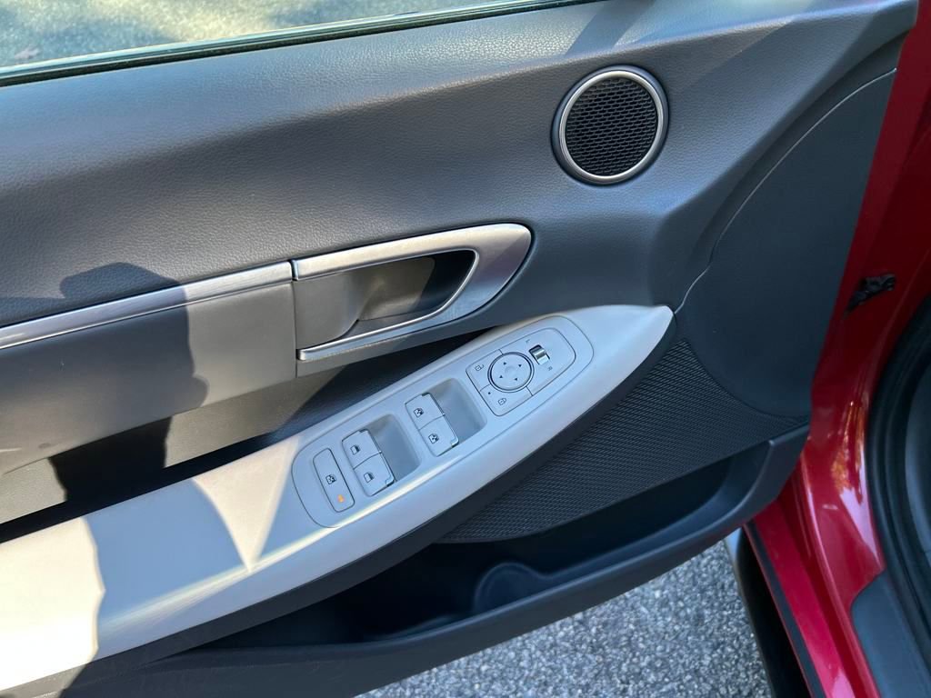 Used 2022 Hyundai Sonata SEL w/ Preferred Accessory Package image 13