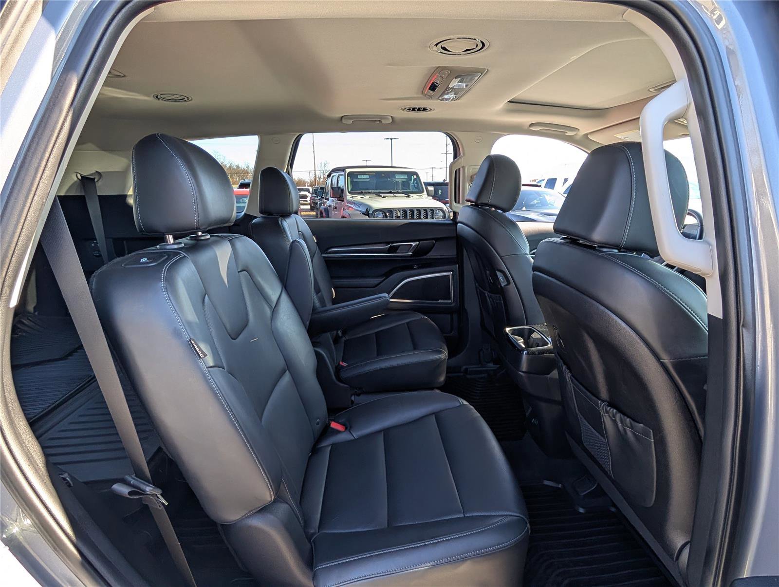 Used 2024 Kia Telluride S w/ S Sunroof Package image 11