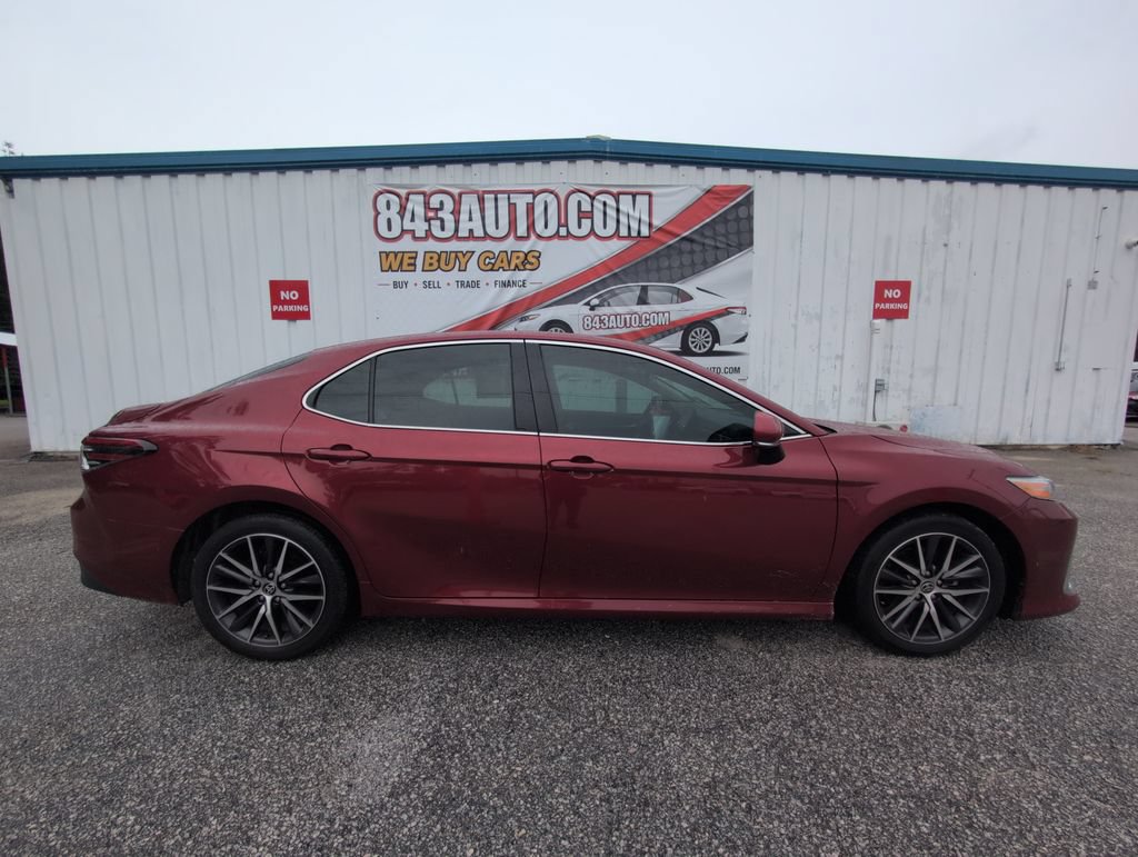 Used 2021 Toyota Camry XLE FWD image 9