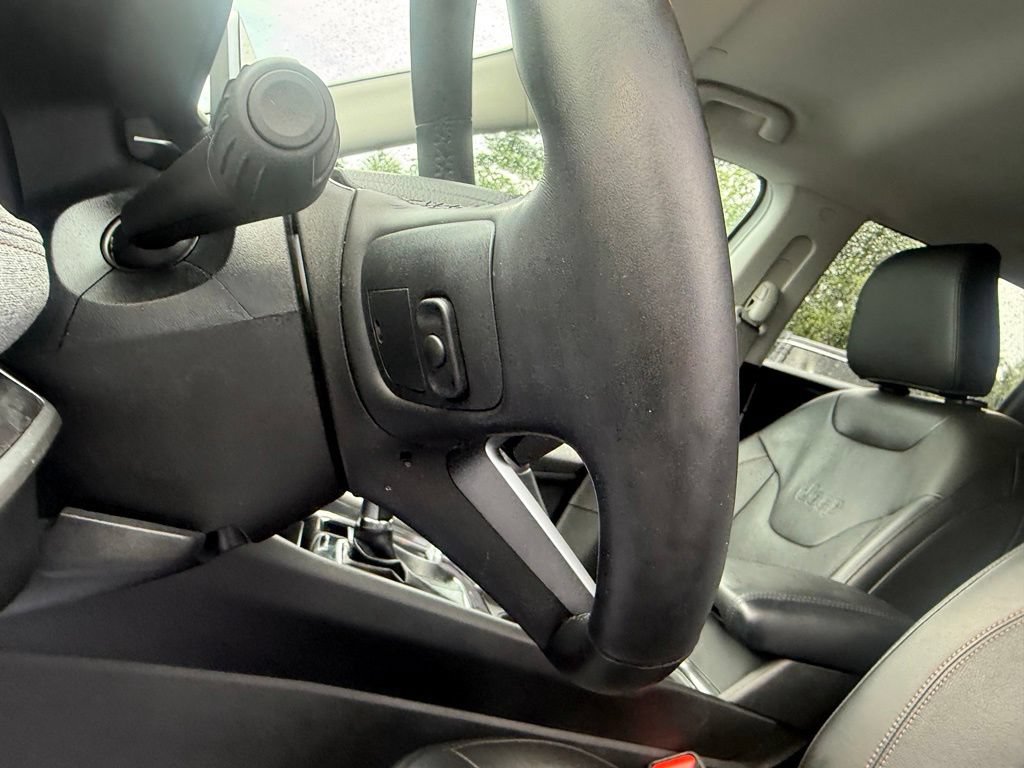 Used 2022 Jeep Compass Latitude AWD/4WD image 16