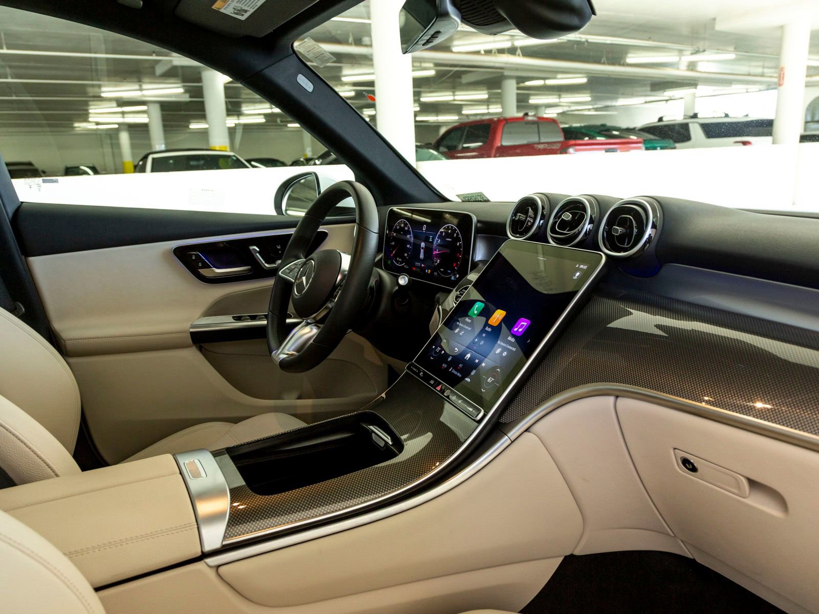 Used 2025 Mercedes-Benz GLC 300 image 29