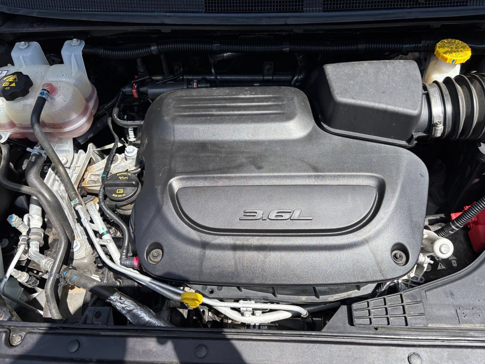 Used 2025 Chrysler Pacifica Limited FWD image 36