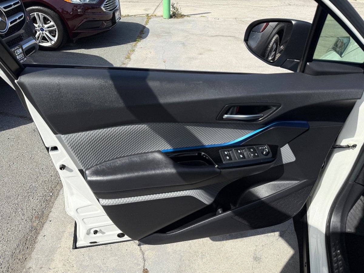 Used 2019 Toyota C-HR XLE FWD image 11