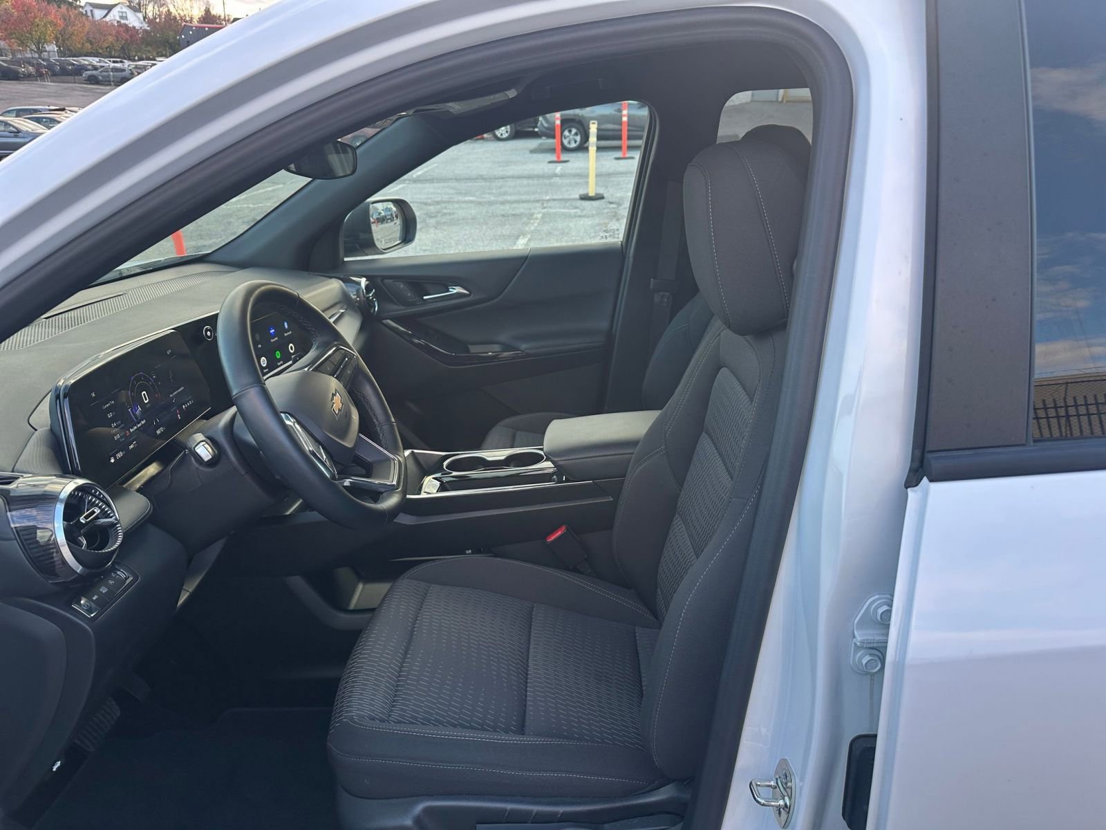 Used 2025 Chevrolet Equinox LT image 25