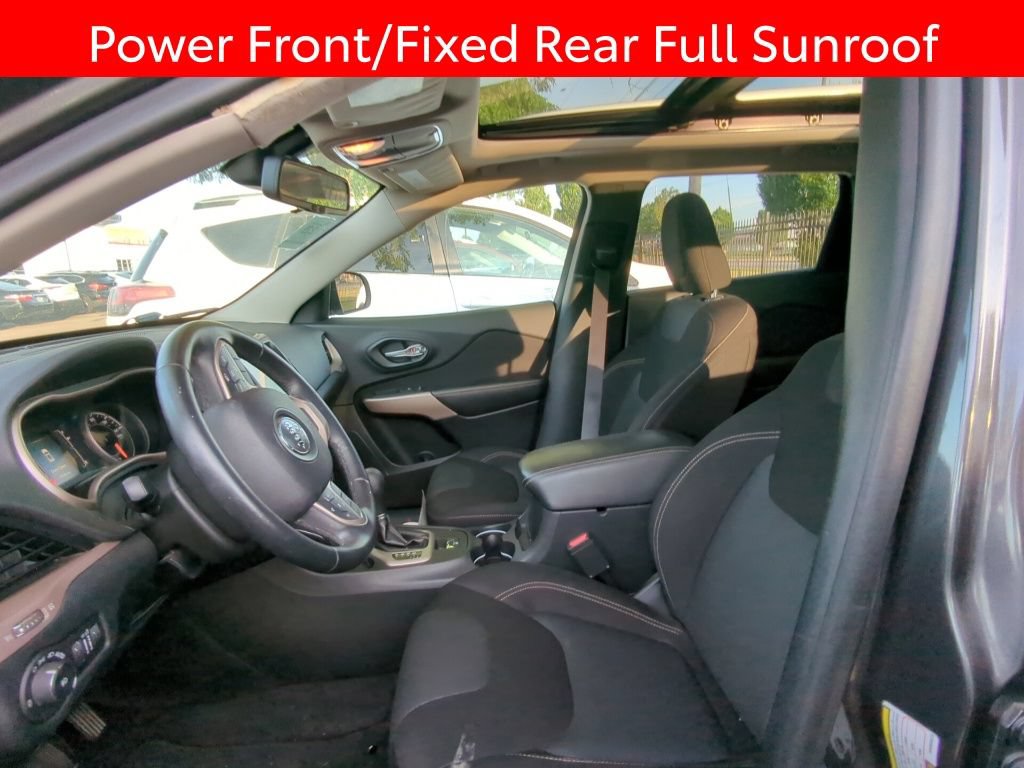 Used 2017 Jeep Cherokee Latitude w/ Comfort & Sound Group FWD image 6