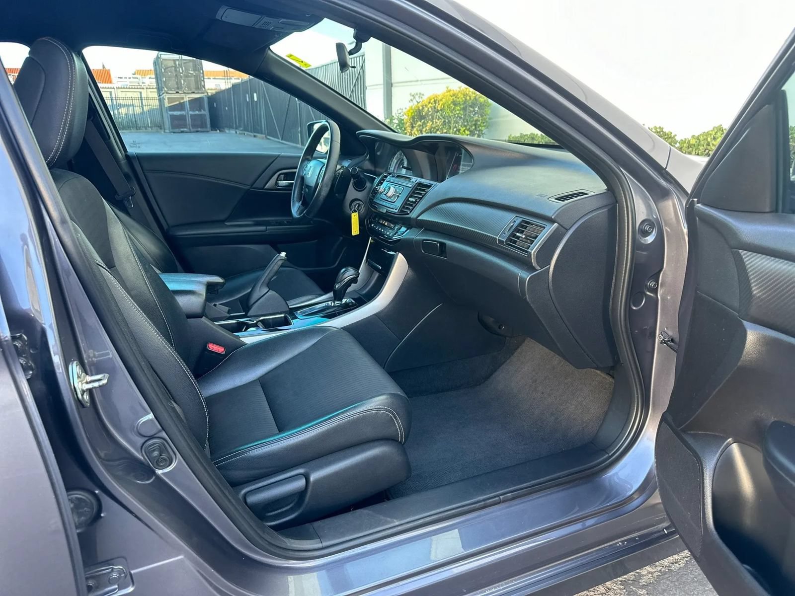 Used 2017 Honda Accord Sport image 14
