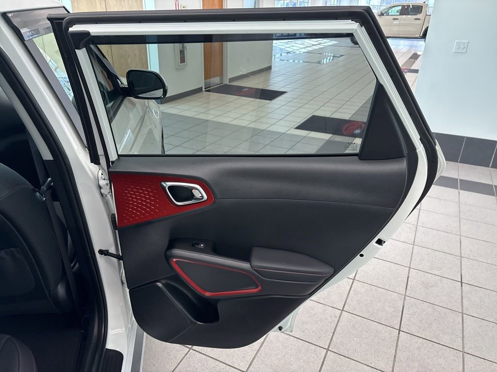 Used 2025 Kia Soul GT-Line image 16