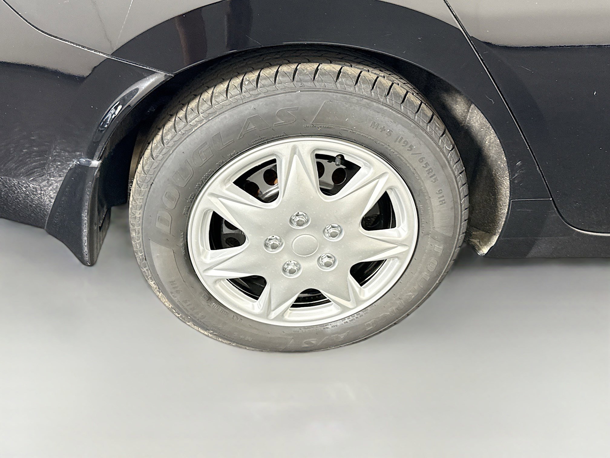 Used 2021 Nissan Versa S FWD image 33