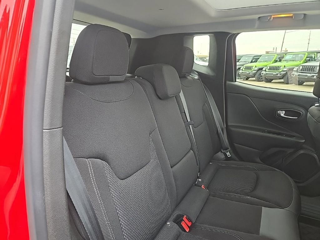 Used 2022 Jeep Renegade Latitude w/ Sun/Sound Group image 83