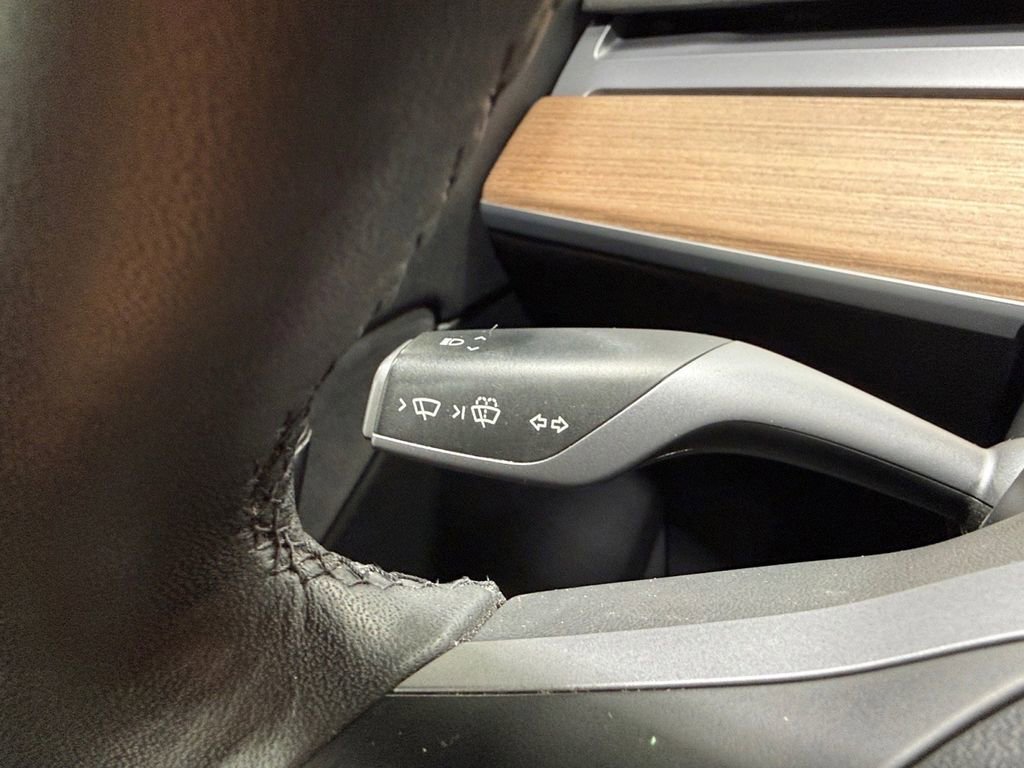 Used 2022 Tesla Model Y Long Range image 33