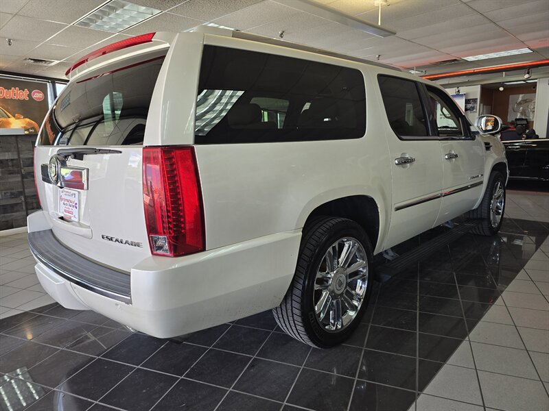 Used 2010 Cadillac Escalade ESV Premium AWD/4WD image 4